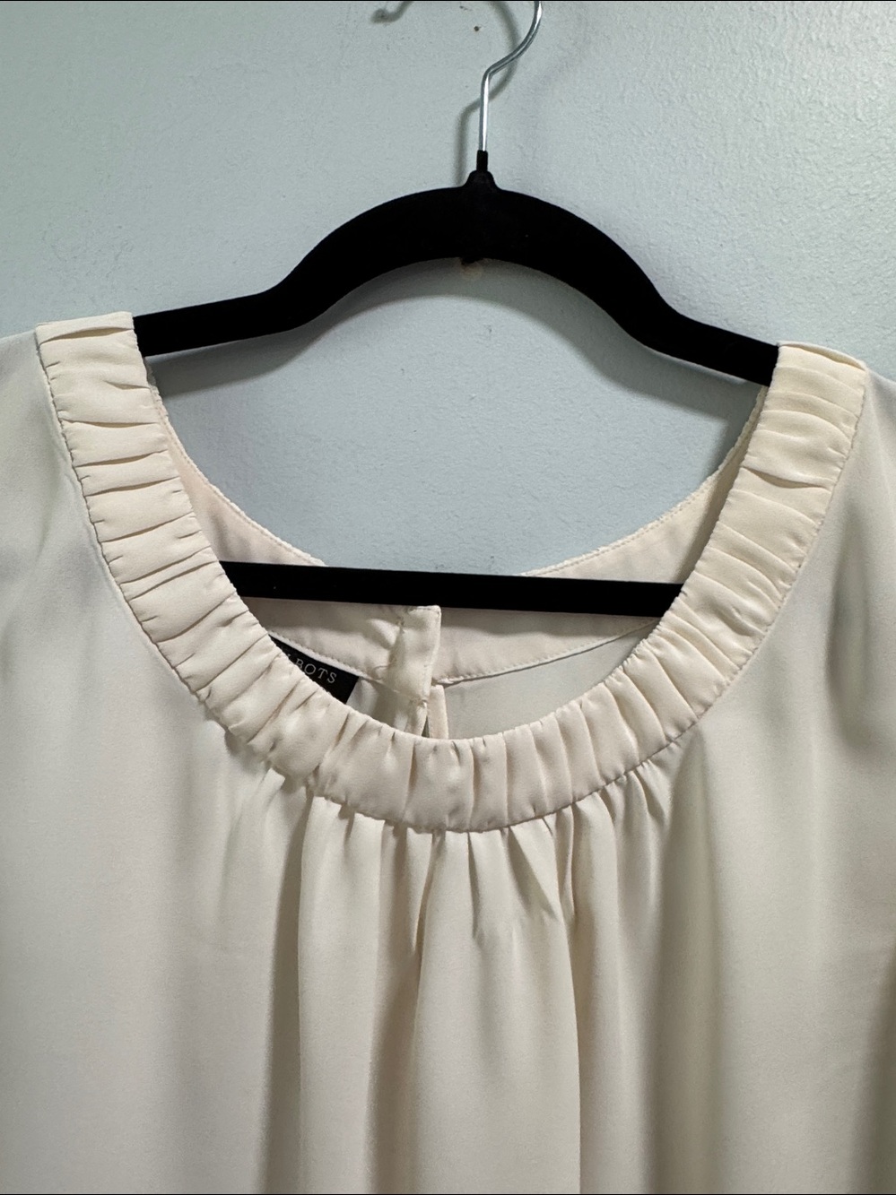 Talbots Sleeveless Cream Pleated Neck Blouse - Women's Top - Picture 3 of 9